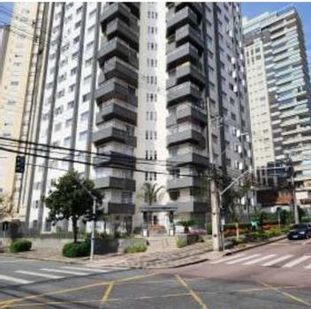 Garagem para 4 veículos no Edifício Monreale