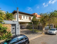 Sobrado de Alto Padrão com 5 Suítes e 336m²
