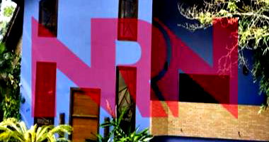 Casa ampla com 867,52m² construída em terreno de 1000m², desocupada