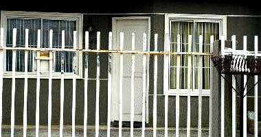 Casa com 2 quartos, 1 banheiro, sala, cozinha e 1 vaga