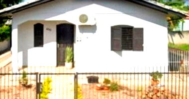 Casa Ocupada em Terreno de 325 m² com Edícula