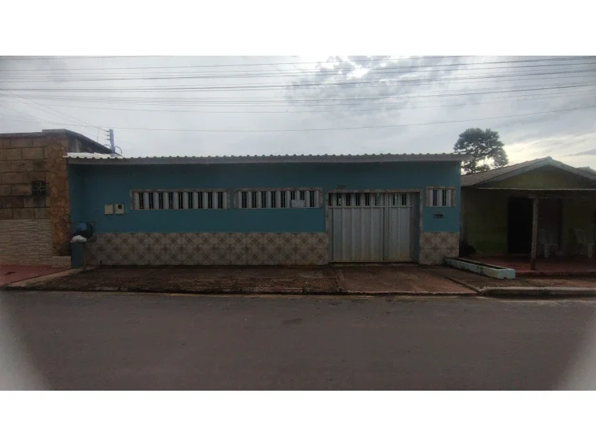 Casa ocupada com 215,19 m² construída
