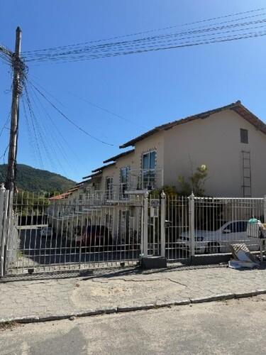 Casa com 2 quartos, 1 banheiro, 1 vaga e 55,35m² construída
