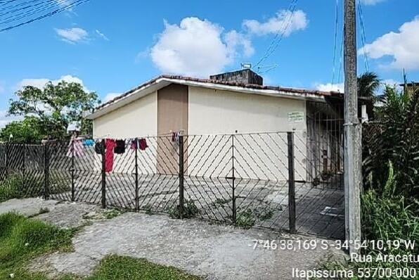 Casa com 2 quartos, 1 banheiro, 52m² área privativa e 1 vaga