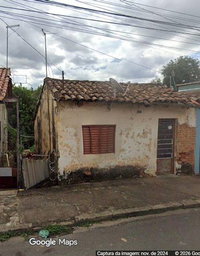 Casa com 2 quartos e 1 banheiro, 60m² construídos, terreno de 438m², precisa de reformas