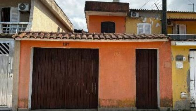 Casa padrão com 1 quarto, 1 banheiro e 1 vaga, ocupada