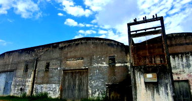 Prédios para depósito com 2 banheiros e 690m² construídos