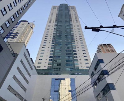 Apartamento com 4 suítes, 2 vagas e piscina em Balneário Camboriú