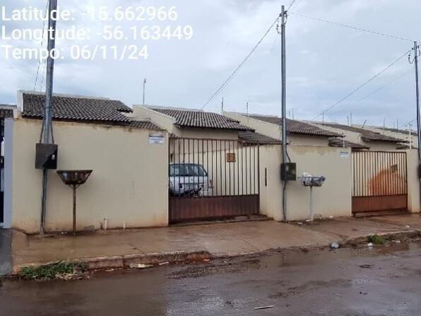Casa com 2 quartos, 1 banheiro, varanda e 1 vaga de garagem