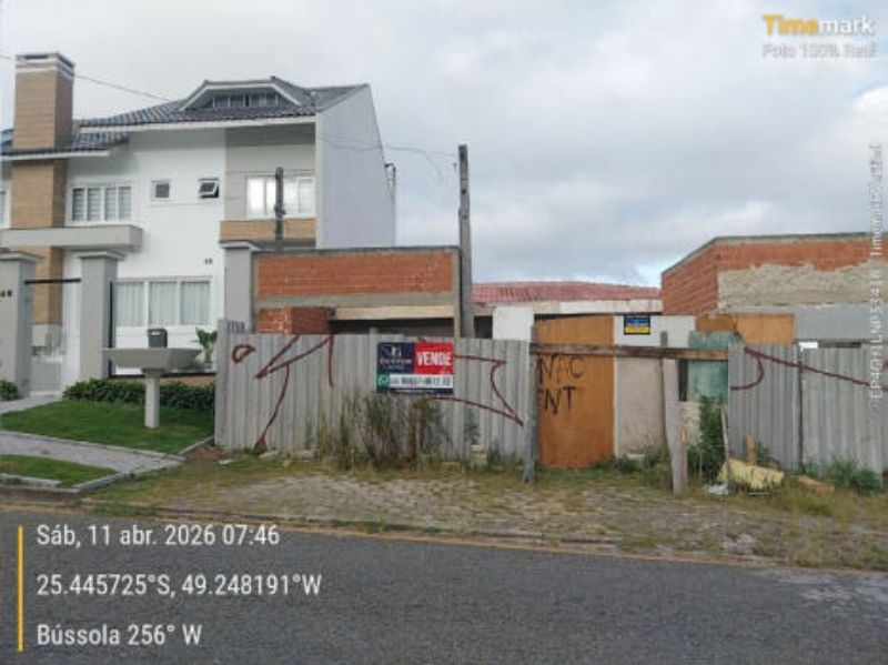 Terreno com Estrutura de Residência em Guabirotuba