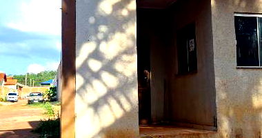 Casa com 55m², 1 banheiro, varanda e área de serviço