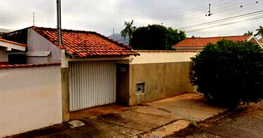 Casa com 125,75m² construída, 250m² terreno, imóvel ocupado