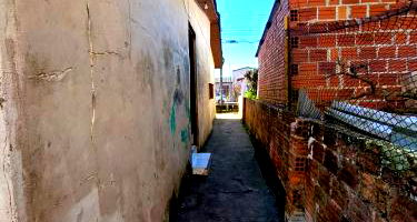 Casa de alvenaria com 70m² em terreno de 282m², desocupada