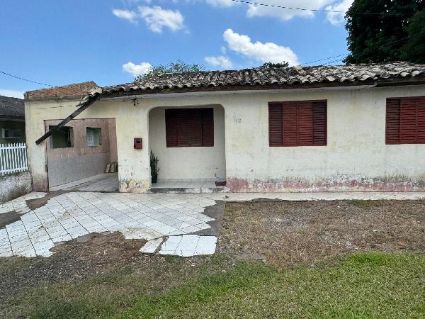 Casa com 2 quartos, banheiro, sala, cozinha e área de serviço, 96m² construída