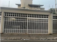 Casa ocupada com 4 quartos e 296,17 m² construídos