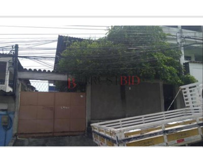 Casa Ocupada com 169m² de Área Construída em São João de Meriti