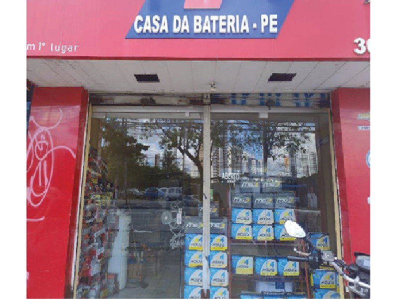Salão comercial com 18,15m², 1 banheiro