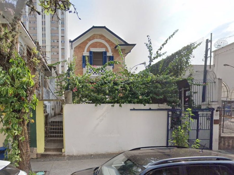 Casa em Pinheiros com 400m² de terreno, ocupada