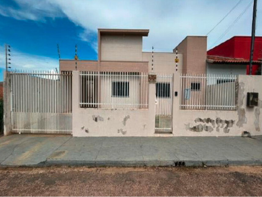 Casa com 2 quartos, 1 banheiro, 118m² construída, ocupada