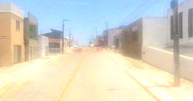 Prédio comercial com 6 compartimentos e 3 banheiros