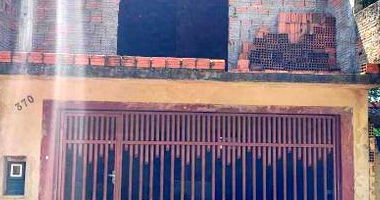 Terreno com construção inacabada, 3 quartos e garagem