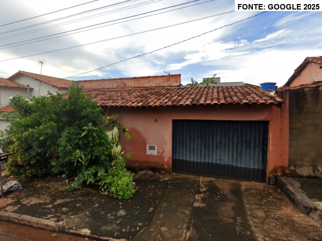 Casas (Frente e Fundos) com Terreno em Ituiutaba/MG