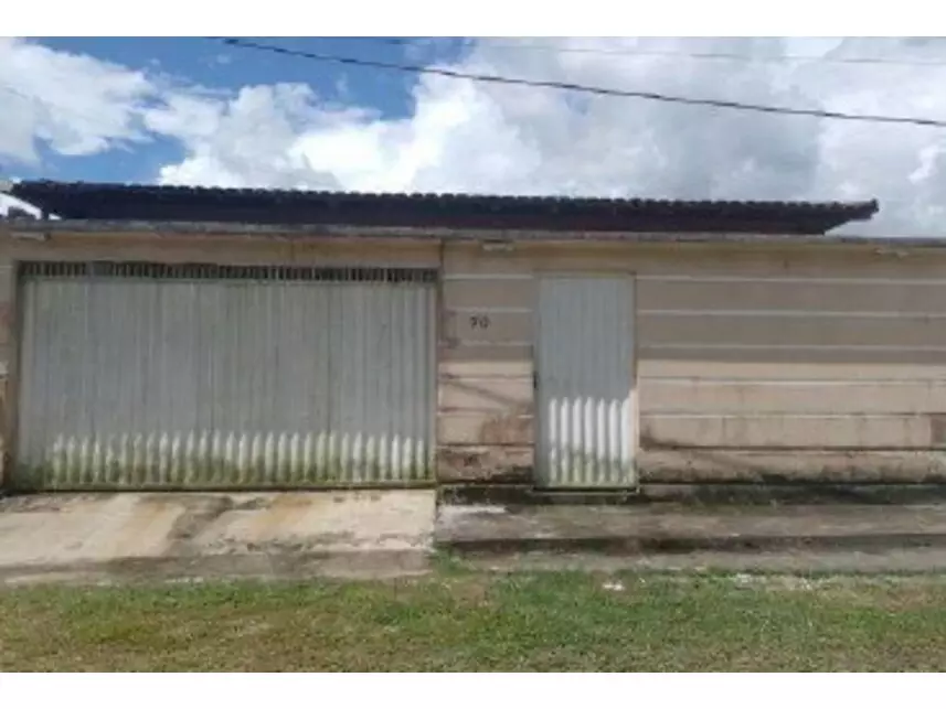 Casa em Leilão com 3 Quartos e 2 Banheiros