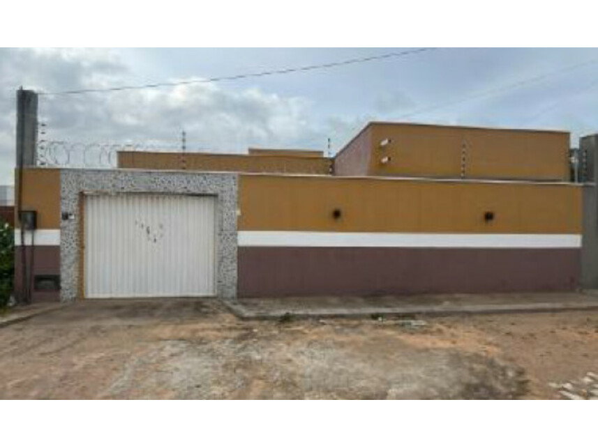 Casa em leilão com 180m² construída e 204m² de terreno