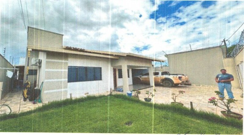 Casa com 3 quartos, 2 banheiros e 180m² de área construída