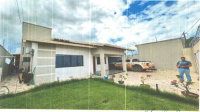 Casa com 3 quartos, 2 banheiros e 180m² de área construída