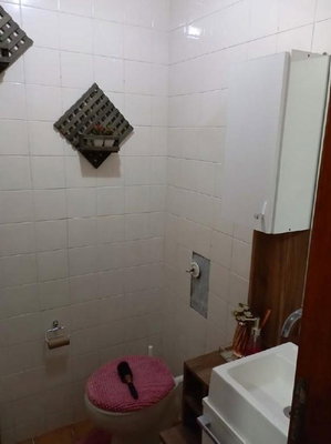 Sobrado com 2 quartos, 1 banheiro e garagem em Cajuru