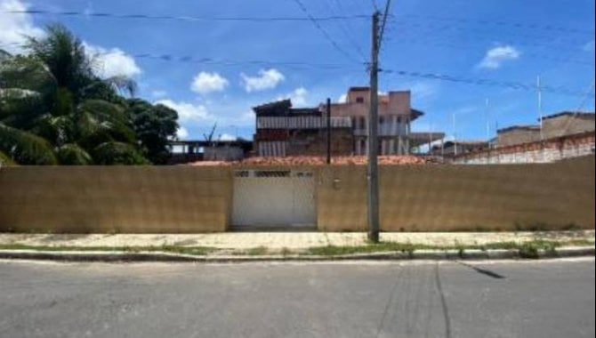 Casa em Condomínio com 2 Quartos e 3 Banheiros em Maceió