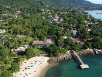 Mansão Colonial com Piscina, 18 Suítes e 7 Banheiros, 660m²