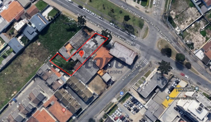 Terreno Urbano com Construção em Curitiba/PR