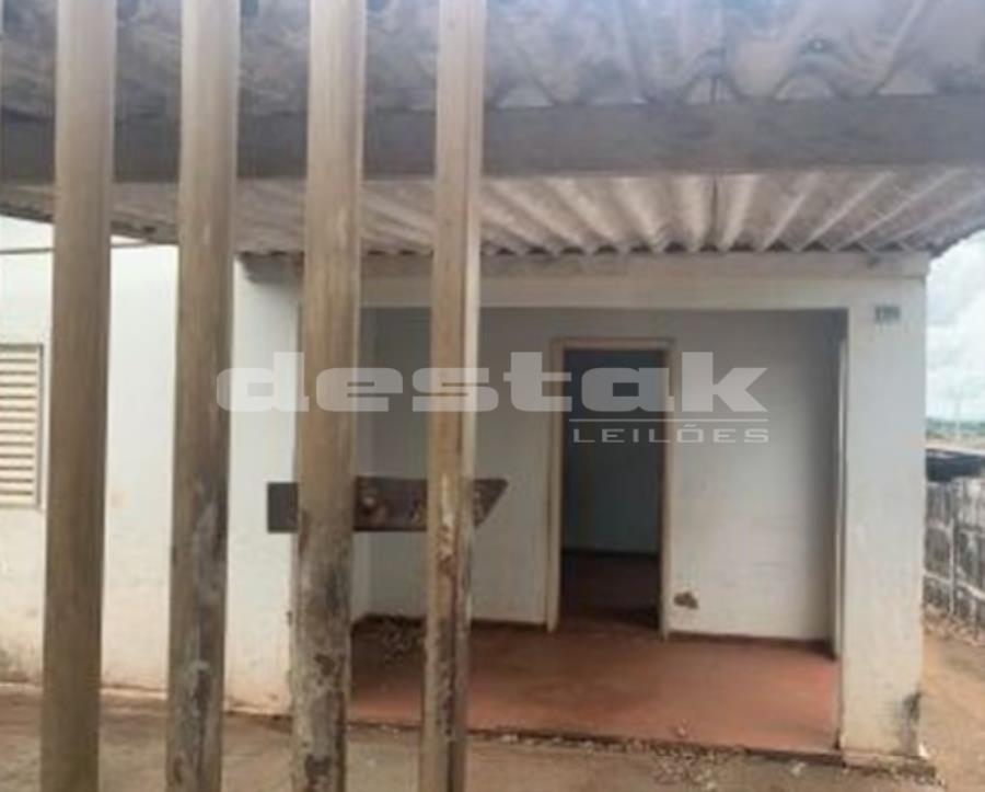 Casa com 2 quartos, 1 banheiro e 352m² de terreno