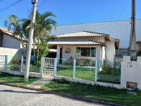 Casa com 3 quartos, 2 banheiros e 2 vagas de garagem