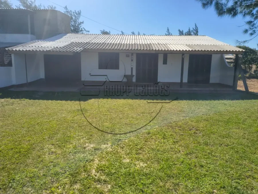Casa com terreno de 325m² a 5 quadras do mar em Cidreira/RS