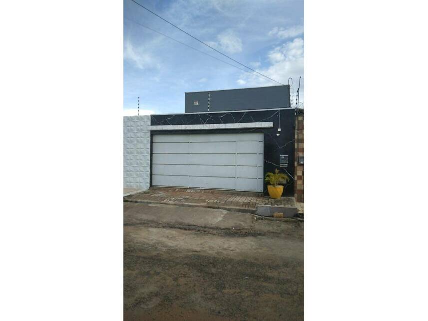 Casa Padrão Ocupada com 2 Vagas e 272m² em Juazeiro do Norte
