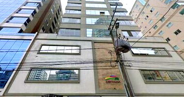 Apartamento Ocupado em Meia Praia com 2 Vagas de Garagem