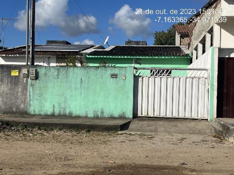 Casa com 2 quartos, 2 banheiros e 1 vaga de garagem