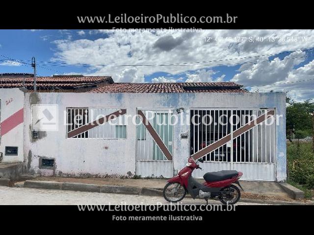 Casa com 2 quartos, 1 banheiro, 1 vaga e 84,56m² construída