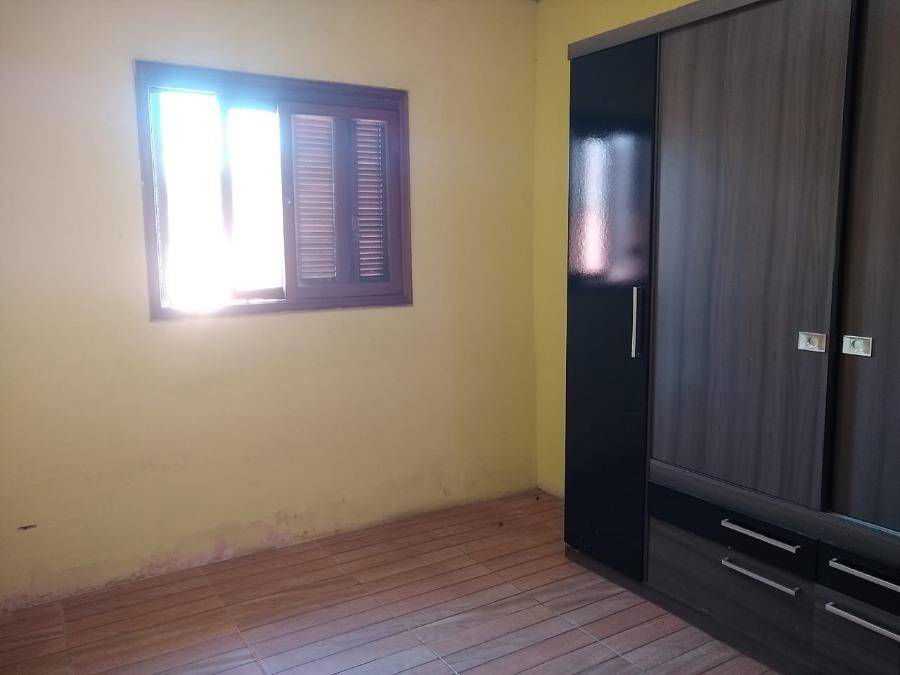 Casa ocupada com 93m² construída e terreno, ótima oportunidade