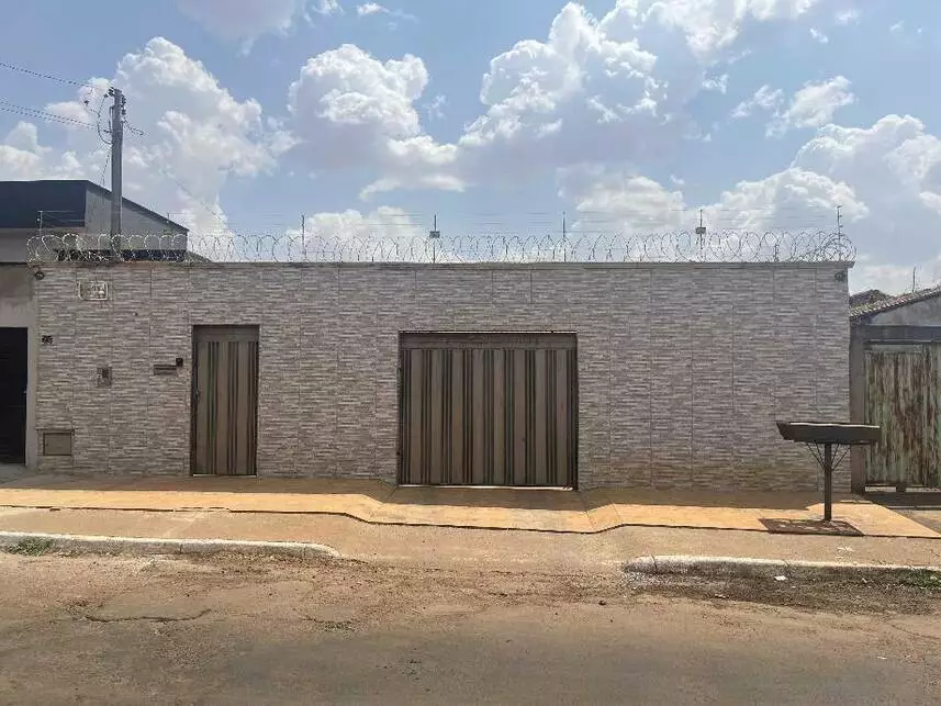 Casa em leilão com 3 quartos e 2 banheiros