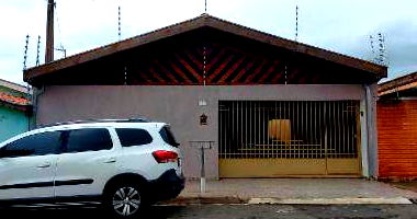 Espaçosa Casa com 141m² Construída e Terreno de 250m², Ocupada