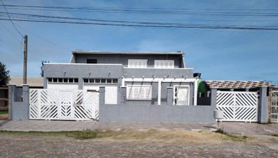 Casa Padrão com 3 Banheiros e 1 Vaga em Tramandaí