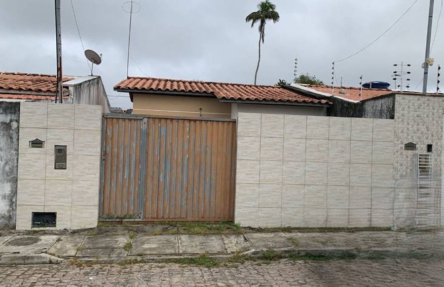 Casa com 2 quartos, 1 banheiro e 1 vaga de garagem
