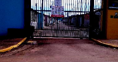 Casa com 2 quartos, varanda e vaga de garagem