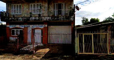 Casa espaçosa com 5 quartos, 2 banheiros e 281m² construída, ocupada