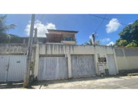 Casa ocupada com 80 m² construídos