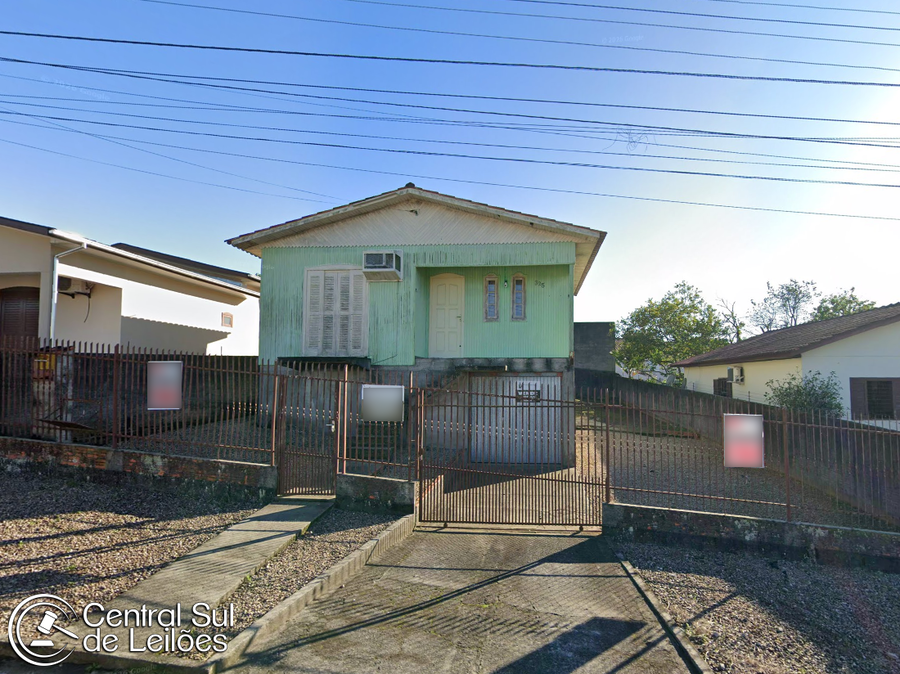 Casa mista com 110m² em terreno de 435m² no Bairro Mina União
